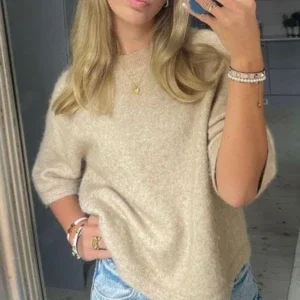 beige stickad trekvartsärm tröja