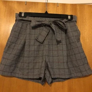 Rutiga paperbag shorts