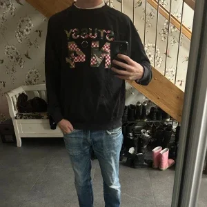 Svart Stussy sweatshirt med tryck