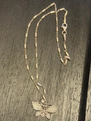925 silver halsband med fjärilshänge