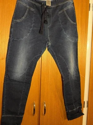 Please jeans Mörkblå jeansbyxor från