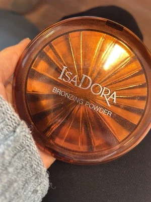 IsaDora Bronzing Powder bronzer