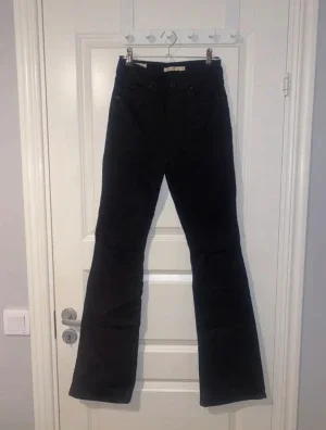 Levis 725 high rise bootcut