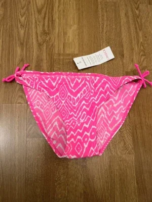 Bikinitrosor