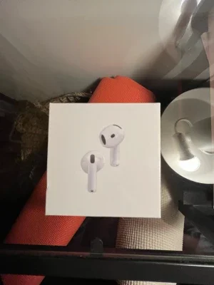 AirPods gen 4