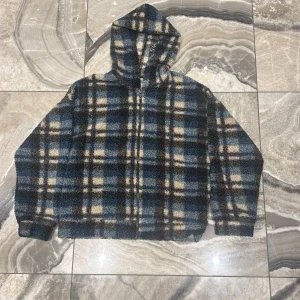 Rutig fleecehoodie från Lindex