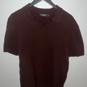 Brun stickad pikétröja Dressmann XL