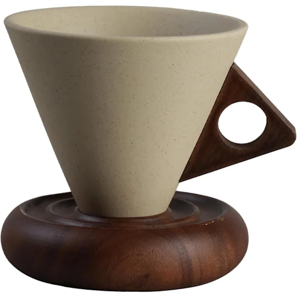 Keramisk kaffekopp med skål og trehåndtak, kaffeutstyr i retrostil
