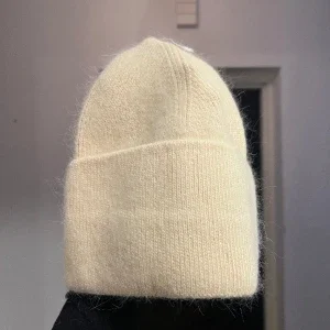 Beige tunn mössa