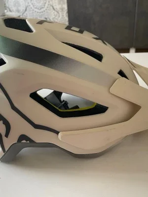 Fox Speedframe MTB-hjälm beige