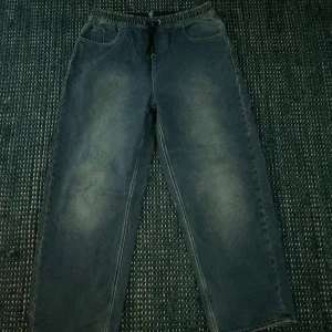 Blå loose jeans från Volcom