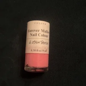 Forever Mallow nagellack från & Other Stories