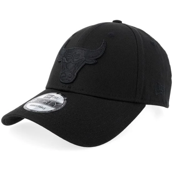 New Era - NBA Black adjustable Czapka Z Daszkiem - Chicago Bulls NBA Essential 9FORTY Black/Black Adjustable @ Hatstore