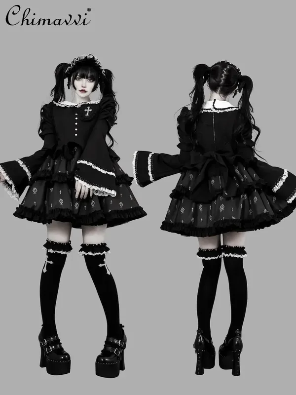 AliExpress - Japanisches Dunkles Punk-Style Spitzen-Patchwork-Kleid Frühling Gothic Cool Girl Schwarzes Puppenkragen-Kleid mit Stickerei und Stirnband