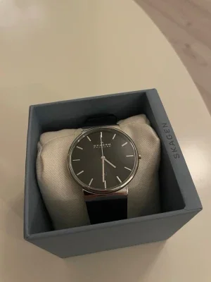 Skagen klocka svart