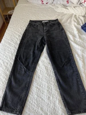 Svarta mom jeans från Koton