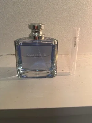 Nautica Voyage parfym blå flaska