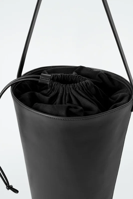 COS Women's Bolso Bucket Piel Bag in Negro