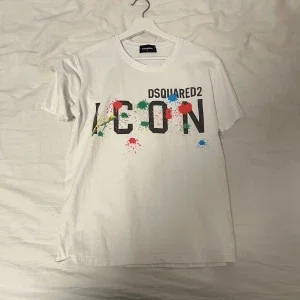 Vit t-shirt från Dsquared2