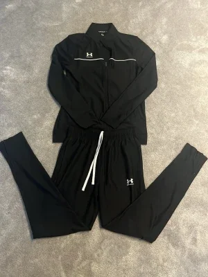 Svarta Under Armour träningskläder