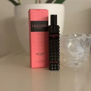 Valentino Donna Born in Roma Intense