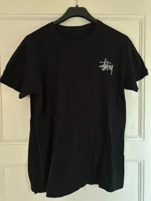 Svart Stussy t-shirt