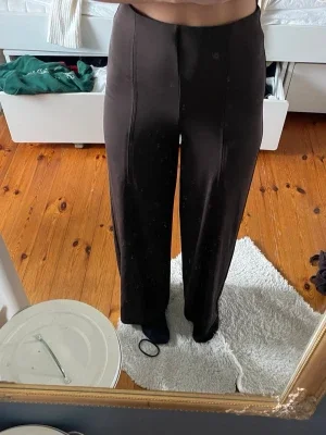 Bruna vida leggings med söm