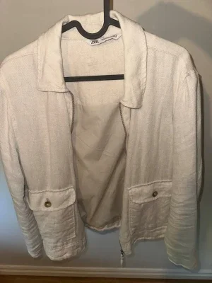 Beige jacka från Zara i linne