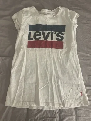 Levis t shirt