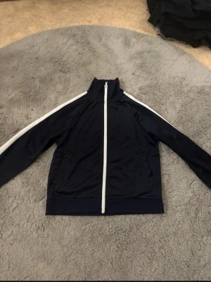 Marinblå träningsjacka från H&M