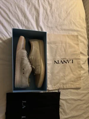 Beige sneakers från Lanvin
