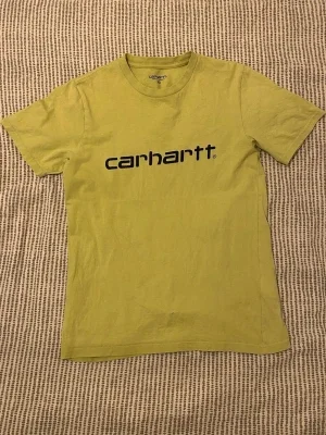 Limegrön Carhartt t-shirt med logga
