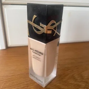 Yves saint Laurent foundation