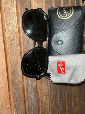 Svarta Ray-Ban solglasögon barn