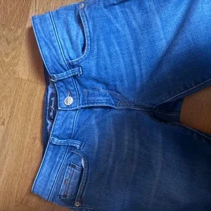 Blå bootcut jeans från True Jeans Co