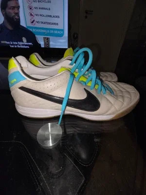 Nike Tiempo vit/blå fotbollsskor stl 41