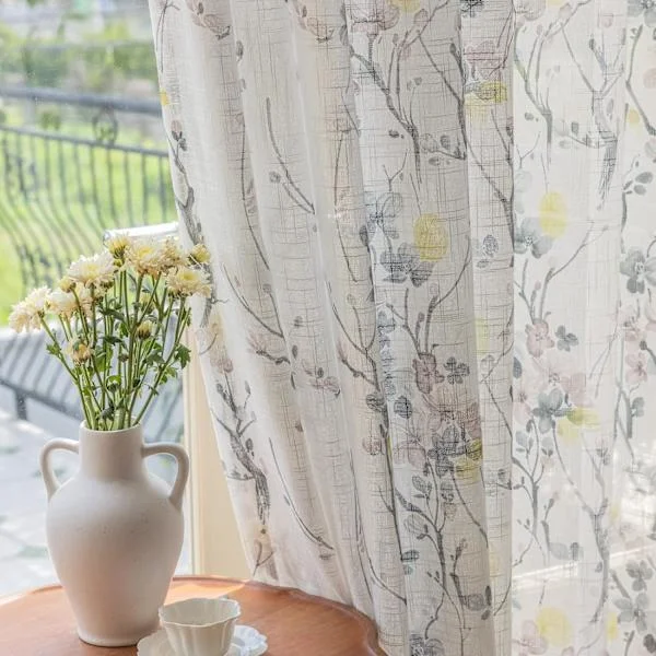 Gule Blomster Halvgjennomsiktige Gardiner Lintekstur for Stue 213 cm Lange 2 Paneler Stanglomme Trykk Svart Grå Blader Lys