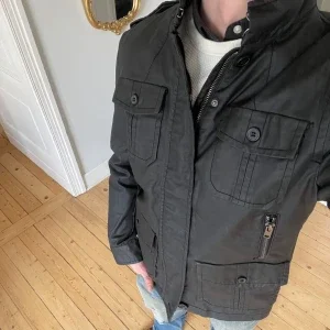 Svart field jacket