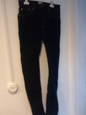 Mörkblåa skinny jeans med hög midja