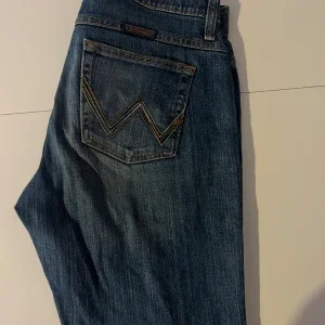 Wrangler Q-Baby blå jeans bootcut
