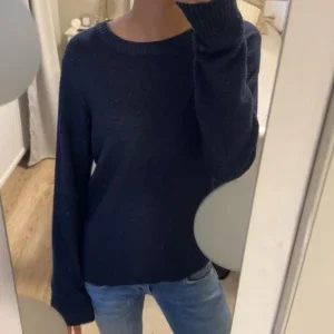 Mörk blå stickad tröja