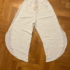 Vita byxor från Pull&Bear