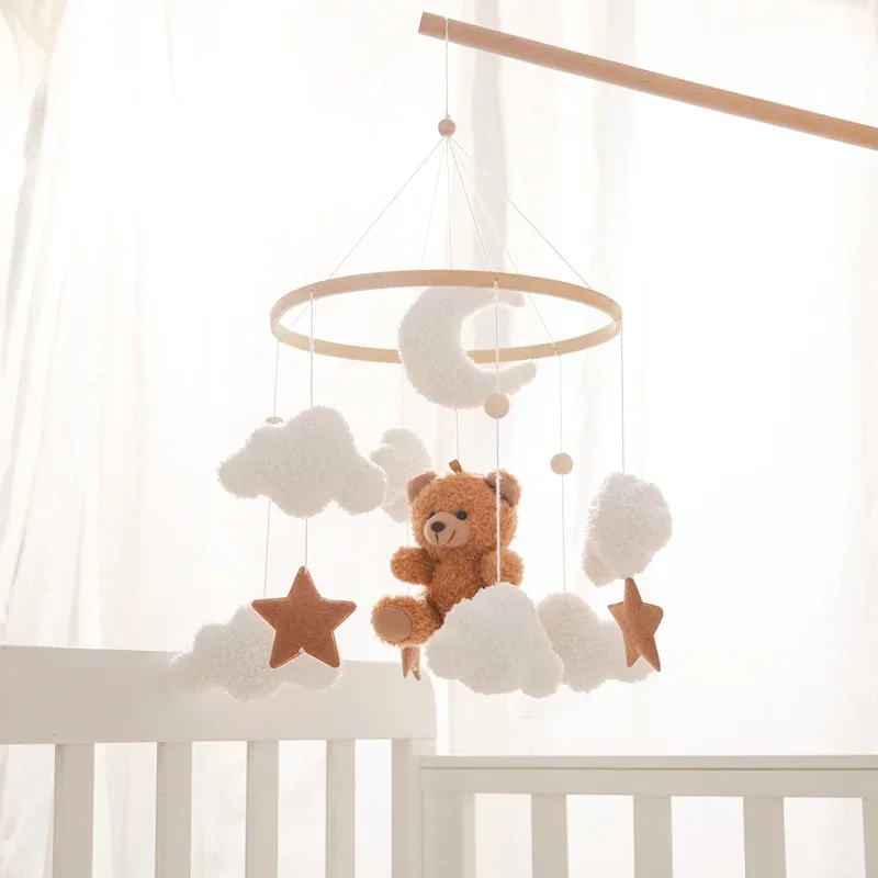 AliExpress - Mobile musical pour berceau de bébé, jouet hochet en bois, clochette de lit suspendue, poupée ours en velours, boîte à musique pour 