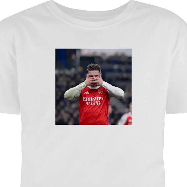 Barn-T-shirt | Bekväm T-shirt för Barn Vit 3-4 År Sportmotiv med Martin Ödegaard i Arsenaltröja under matchspel