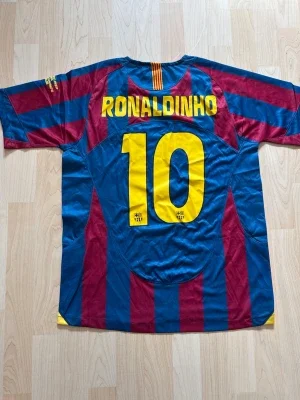 #10 Ronaldinho FC Barcelona Hemma Kit 2005/06