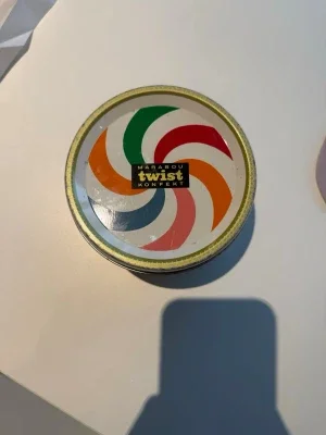 Retro Marabou Twist plåtburk