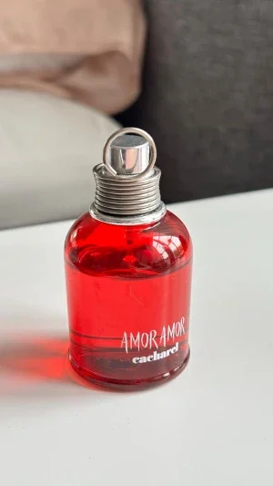 Amor Amor parfym från Cacharel