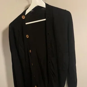 Wester cardigan i ull och kashmir