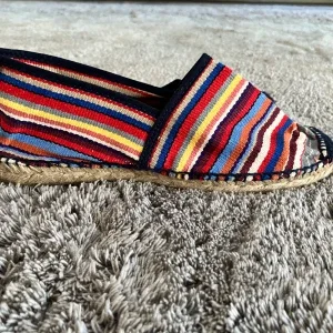 Färgglada randiga espadrillos från Toni Pons
