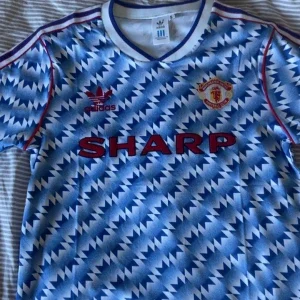 Manchester United retro bortatröja från Adidas